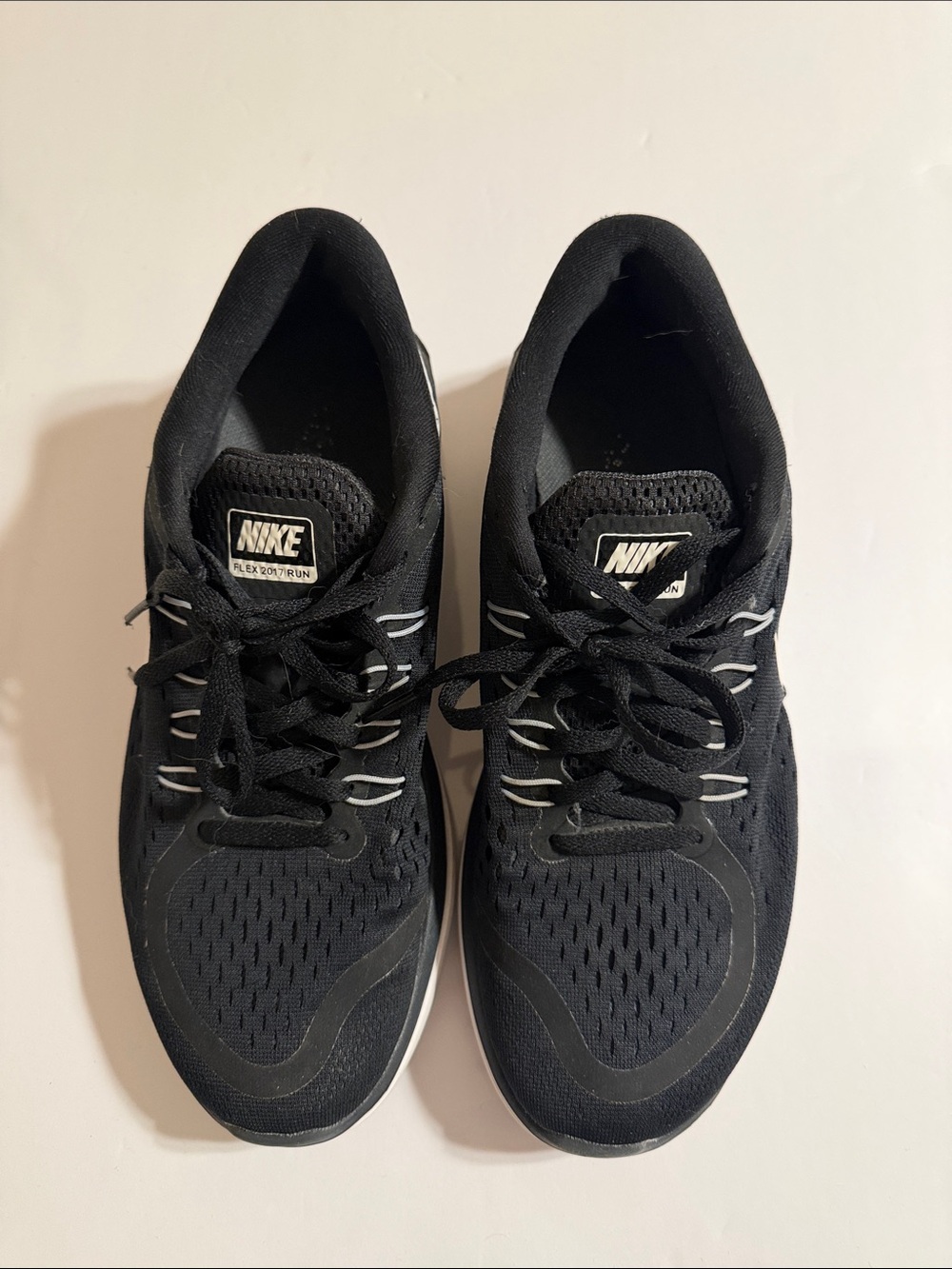 Nike Flex 2017 Run Running Black and White Mesh Athletic Sneakers. Size 8